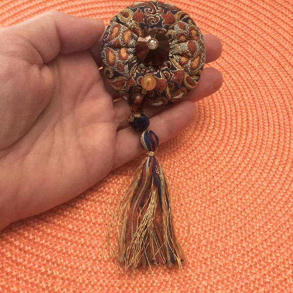 Jewelry - PUFF FABRIC TASSEL PIN